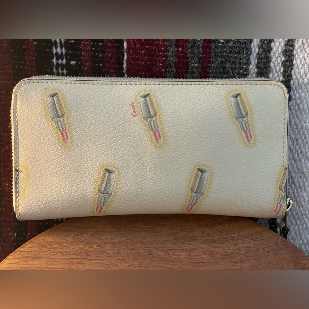 Coach Cream Wallet with Lipstick Print - Picture 2 of 8